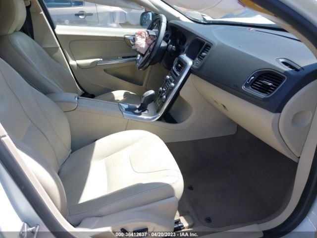 YV126MFB2F2316384 Volvo S60 T5 Drive-e Premier