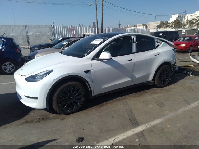 Tesla Model Y Long Range 2021 5YJYGDEE8MF212517 Image 2