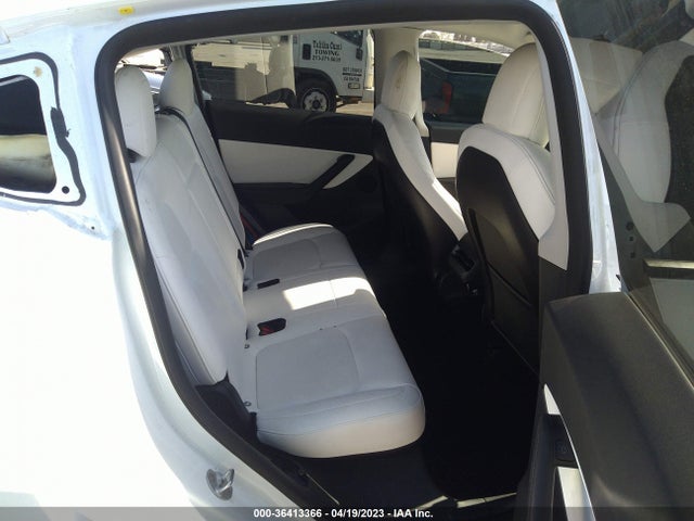 Tesla Model Y Long Range 2021 5YJYGDEE8MF212517 Image 8
