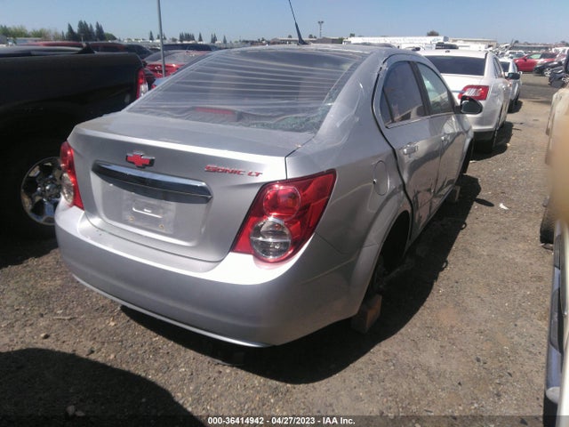 Chevrolet SONIC LT 2014 1G1JC5SHXE4185243 Image 4