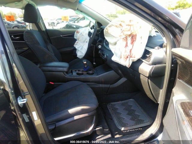 2019 KIA SORENTO LX V6 VIN: 5XYPGDA58KG545789