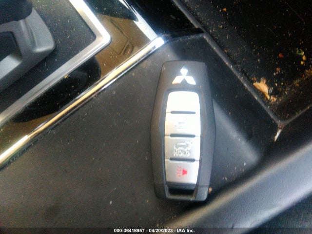 JA4J4UA86NZ036583 Mitsubishi Outlander Se