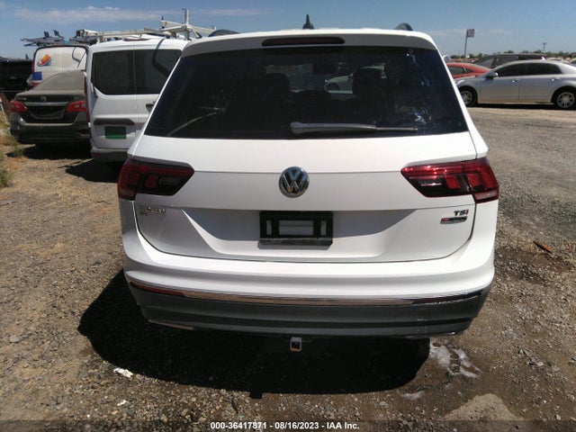 3VV2B7AX8JM017152 Volkswagen TIGUAN SE