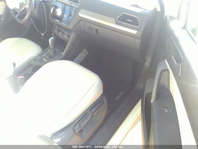 3VV2B7AX8JM017152 Volkswagen TIGUAN SE