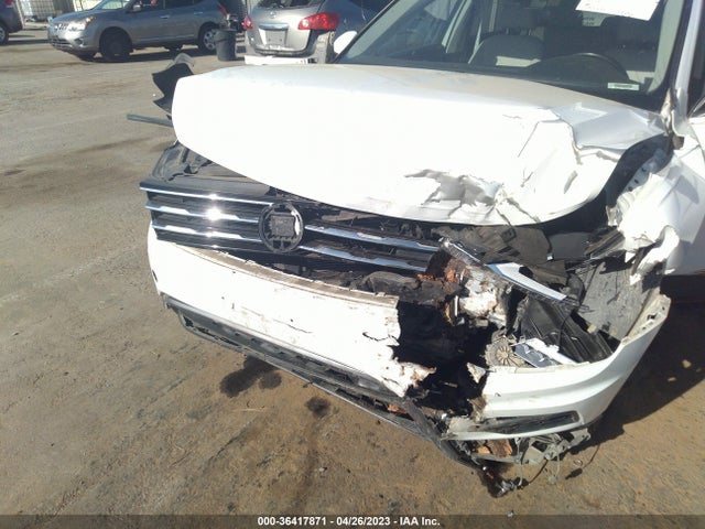 3VV2B7AX8JM017152 Volkswagen TIGUAN SE