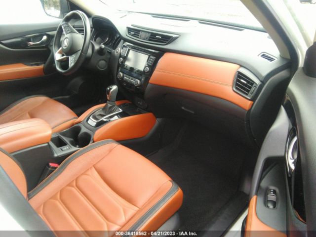 JN8AT2MV0JW326042 Nissan Rogue Sl