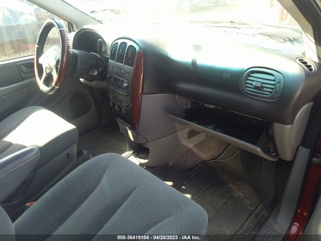 2005 CHRYSLER TOWN & COUNTRY LX VIN: 2C4GP44R45R487467