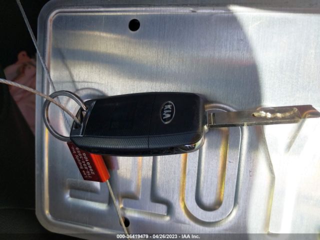 5XXGT4L38KG307873 KIA Optima Lx