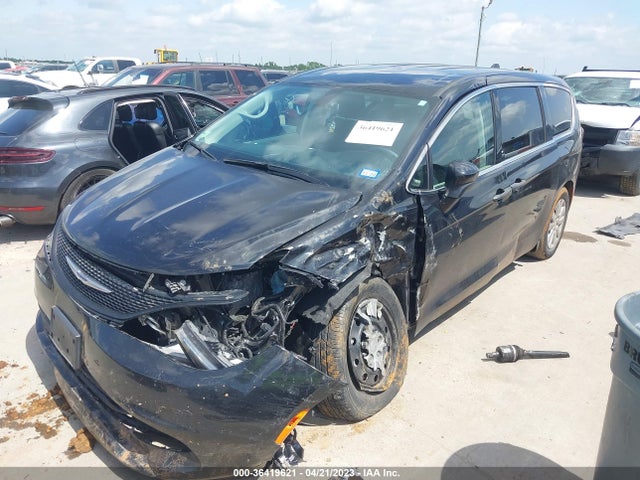 Chrysler Voyager L 2020 2C4RC1AG7LR229723 Image 2