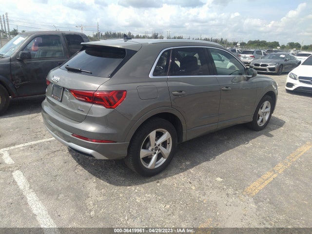 WA1AUCF35M1102979 Audi Q3 PREMIUM
