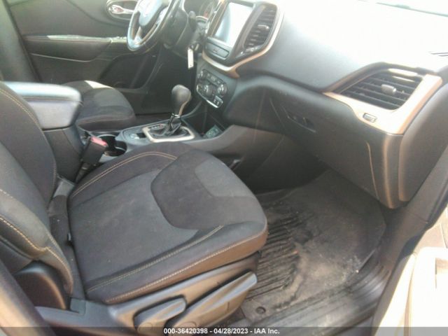 1C4PJLCS7GW177887 Jeep Cherokee Latitude