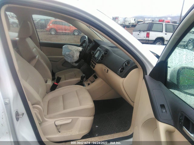 WVGBV7AX6HK020411 Volkswagen TIGUAN