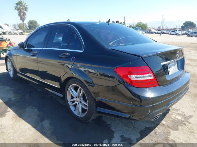 2013 MERCEDES-BENZ C-CLASS C 300 VIN: WDDGF8AB8DG077181