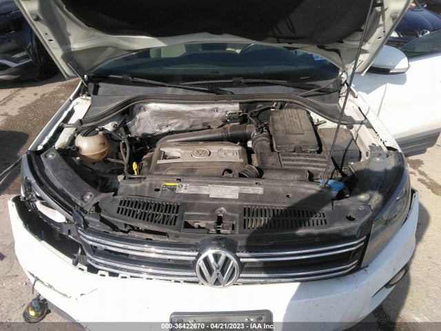 2016 VOLKSWAGEN TIGUAN SE VIN: WVGAV7AX0GW523211