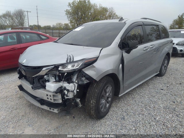 2021 TOYOTA SIENNA XLE VIN: 5TDYRKEC0MS072732