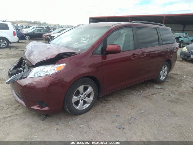 Toyota SIENNA LE 2017 5TDKZ3DC3HS895500 Image 2