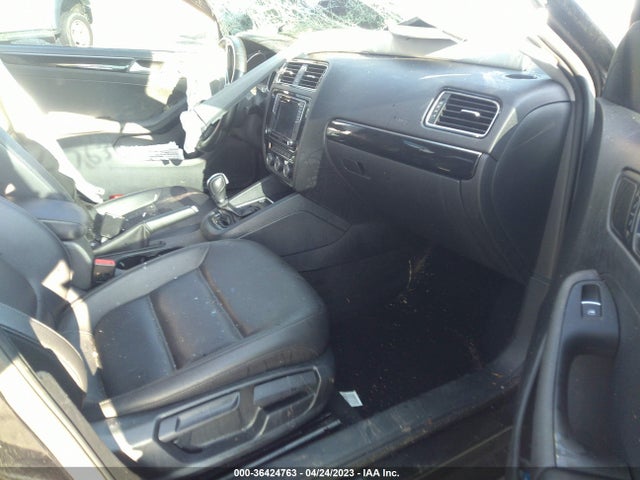 3VWL17AJ0HM402360 Volkswagen Jetta 1.8t Sel