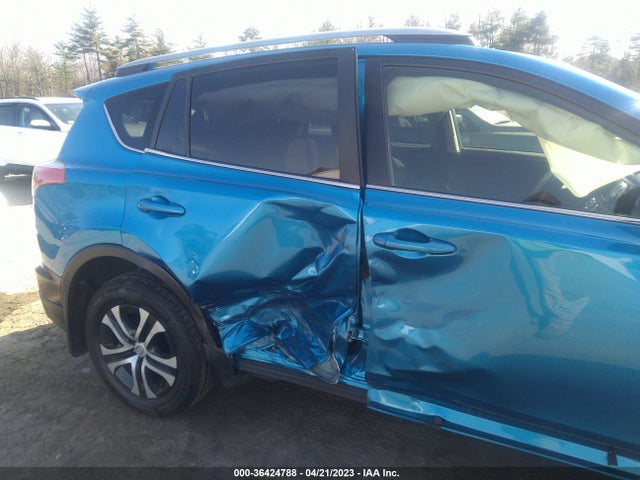 Toyota RAV4 LE 2018 JTMBFREV1JJ227743 Image 7