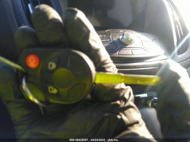1FMCU0GXXGUB33710 Ford ESCAPE SE