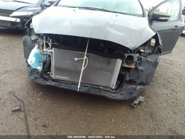 Ford FOCUS SE 2017 1FADP3F20HL302282 Image 6