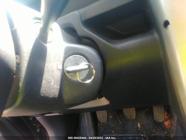 2005 SCION XB VIN: JTLKT334950218434