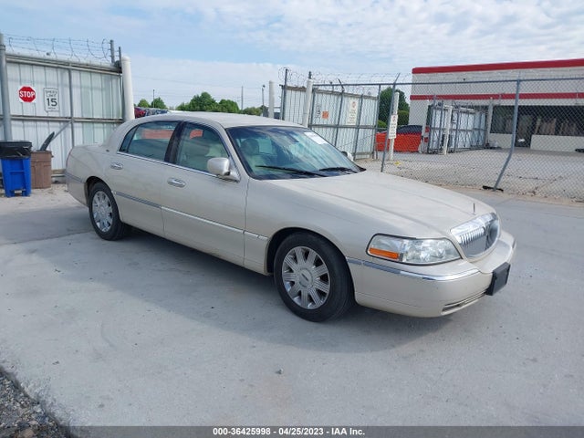 Продажа на аукционе авто 2003 Lincoln Town Car Cartier, vin: 1LNHM83W93Y653577, номер лота: 36425998