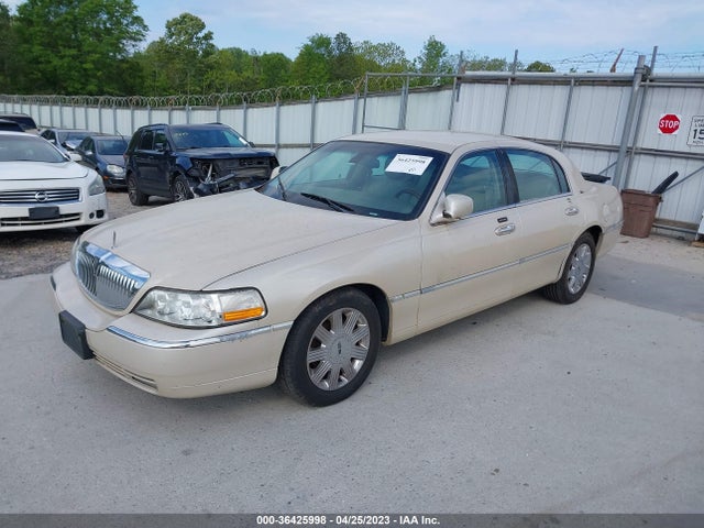 Продажа на аукционе авто 2003 Lincoln Town Car Cartier, vin: 1LNHM83W93Y653577, номер лота: 36425998