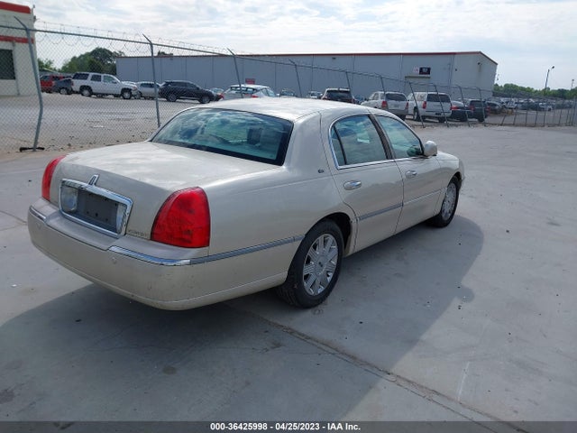 2003 Lincoln Town Car Cartier მანქანა იყიდება აუქციონზე, vin: 1LNHM83W93Y653577, აუქციონის ნომერი: 36425998