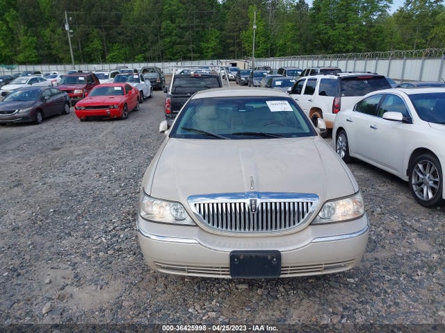 Продажа на аукционе авто 2003 Lincoln Town Car Cartier, vin: 1LNHM83W93Y653577, номер лота: 36425998