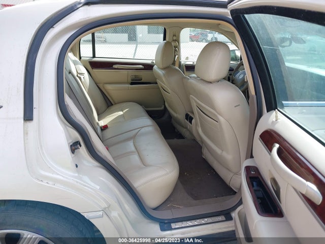 Продажа на аукционе авто 2003 Lincoln Town Car Cartier, vin: 1LNHM83W93Y653577, номер лота: 36425998