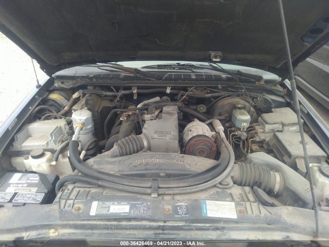 1998 CHEVROLET S-10 LS VIN: 1GCCS1440W8226608