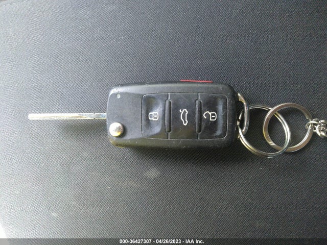 WVGAV7AX4FW551222 Volkswagen TIGUAN S