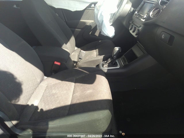 WVGAV7AX4FW551222 Volkswagen TIGUAN S