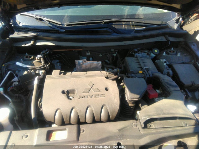 JA4AZ3A35EZ014087 Mitsubishi Outlander Se
