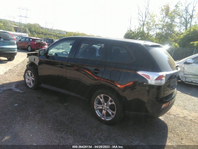 JA4AZ3A35EZ014087 Mitsubishi Outlander Se