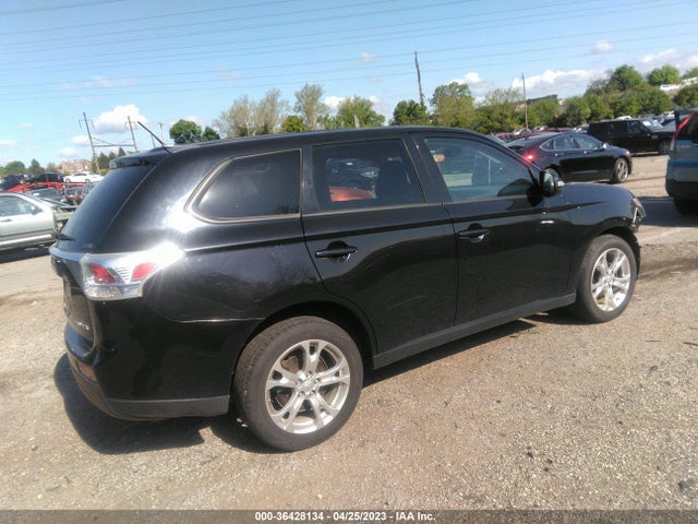 JA4AZ3A35EZ014087 Mitsubishi Outlander Se