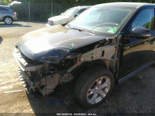JA4AZ3A35EZ014087 Mitsubishi Outlander Se