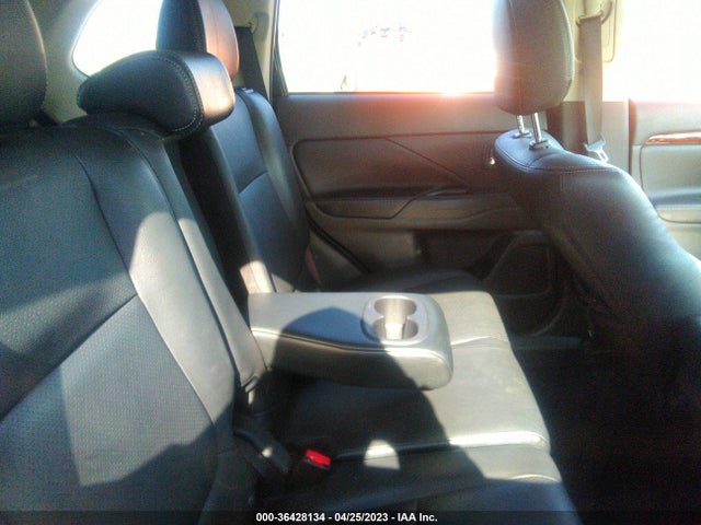 JA4AZ3A35EZ014087 Mitsubishi Outlander Se