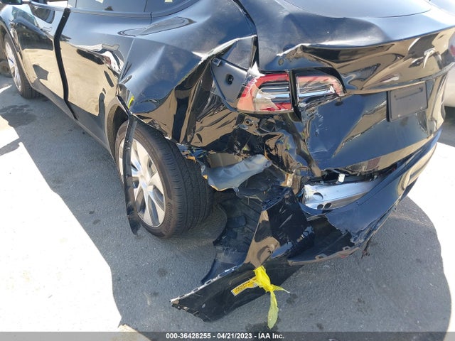 Tesla Model Y Long Range 2022 7SAYGDEE0NF361556 Image 8