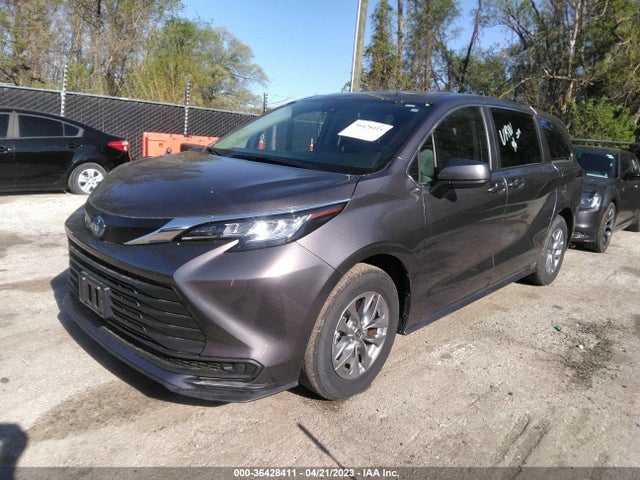 Toyota SIENNA LE 2022 5TDKRKEC3NS127732 Image 2