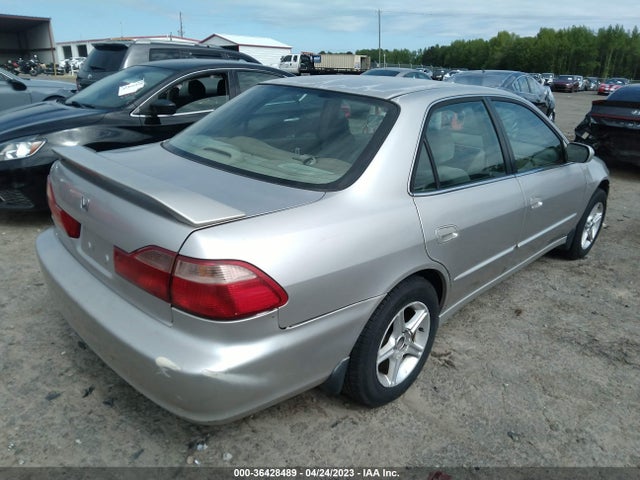 1998 HONDA ACCORD SDN EX VIN: 1HGCG5658WA044485