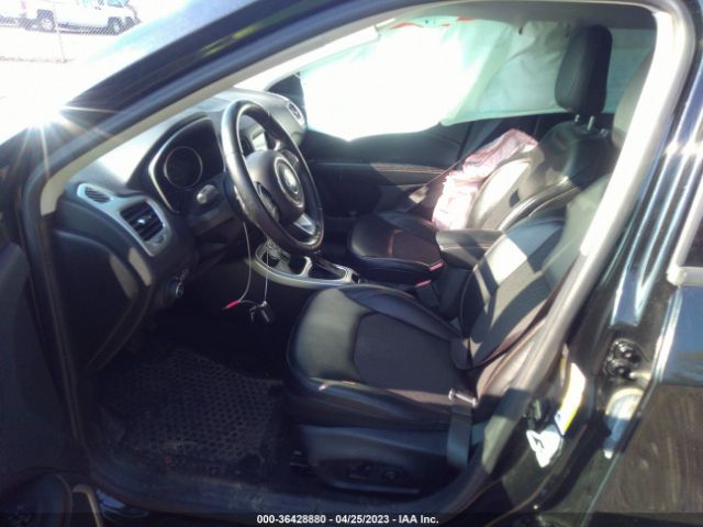 3C4NJDBB7JT264166 Jeep Compass Latitude