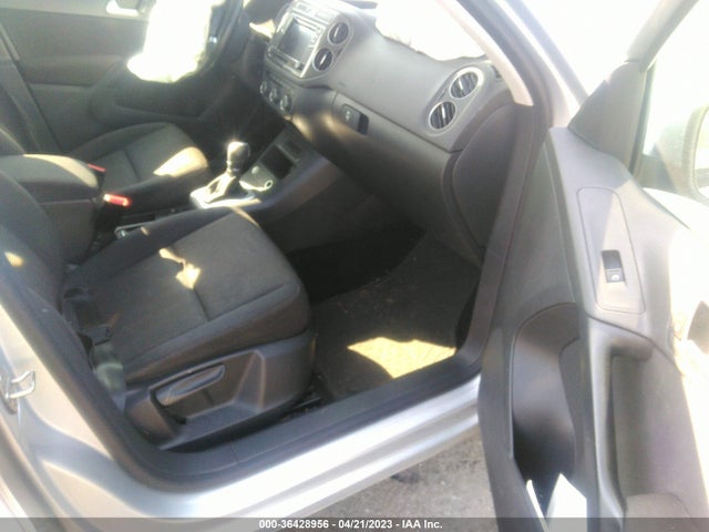 WVGBV7AX3JK001823 Volkswagen TIGUAN LIMITED