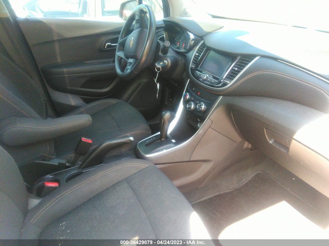 Chevrolet TRAX LS 2020 3GNCJKSB5LL201329 Image 5