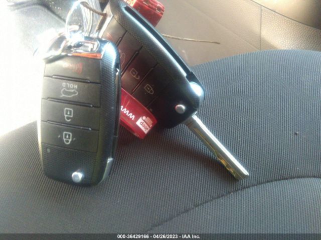 KNDJN2A28F7137382 KIA Soul Base