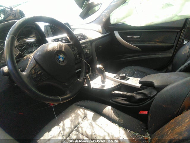 WBA3B1C54EPV79736 BMW 3 Series 320i