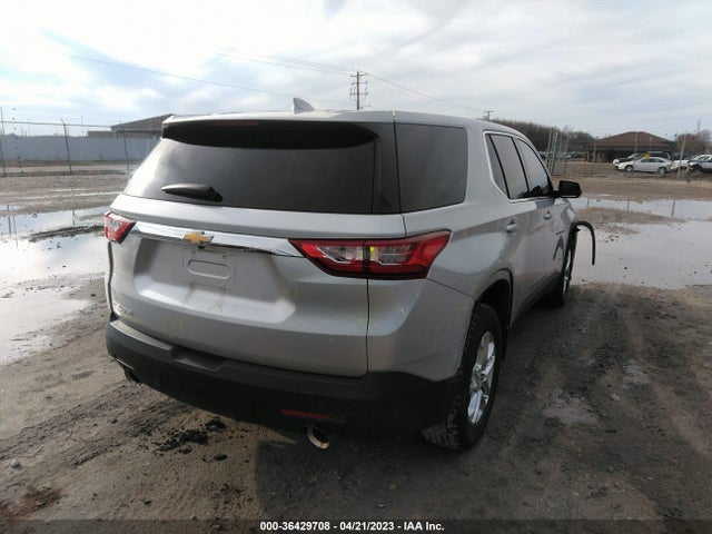 Chevrolet Traverse Ls 2018 1GNERFKW1JJ232626 Image 4