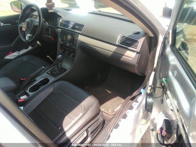 1VWBT7A34EC075496 Volkswagen Passat Se W/sunroof & Nav