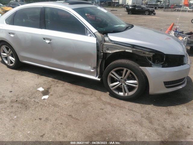 1VWBT7A34EC075496 Volkswagen Passat Se W/sunroof & Nav