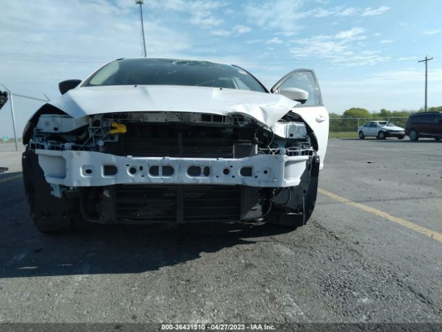 1FADP3F24JL259927 Ford FOCUS SE